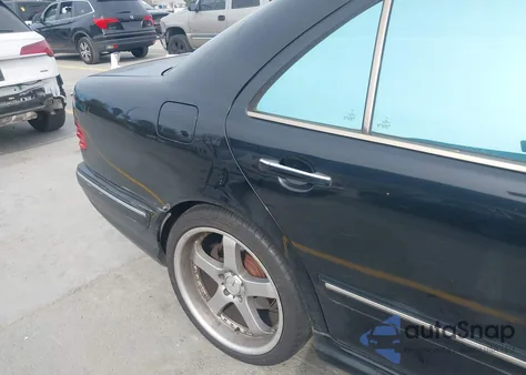 2000 Mercedes-Benz E 55 Amg z USA, uszkodzony, nr VIN WDBJF74J7YB037902